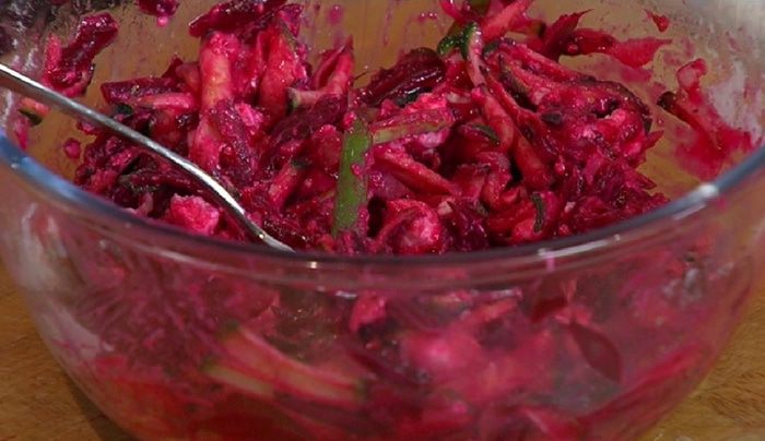 Оладьи из цукини, свеклы и феты 