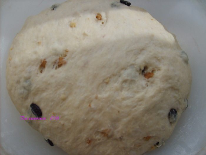 Хлебушек с изюмом, орехами и корицей