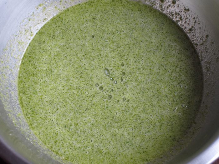 Закусочный кекс с баклажанами, сыром фета и песто