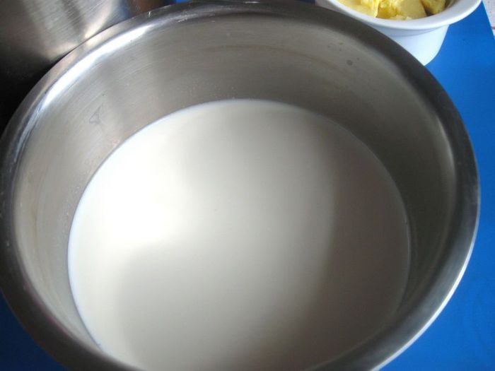   Бриошь с кусочками шоколада и кремом Патисьер