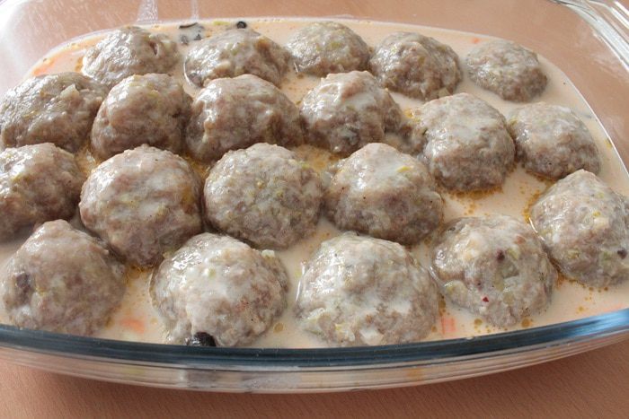 Тефтели с гречкой и грибами, запеченные в ряженке