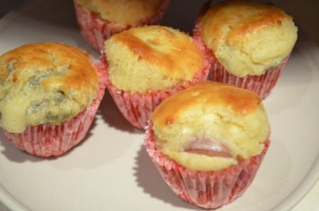 Ароматные кексы с красным виноградом и дор блю