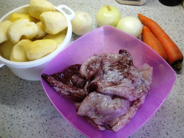 Кальмары, запеченные с картофелем под сырной корочкой