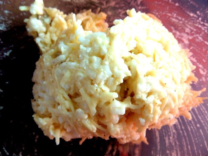 Куриный суп с рисово-сырными клецками