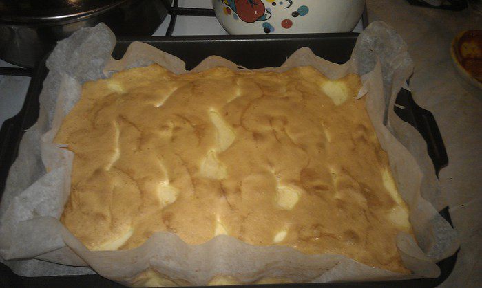 Пирог с яблоками и персиками