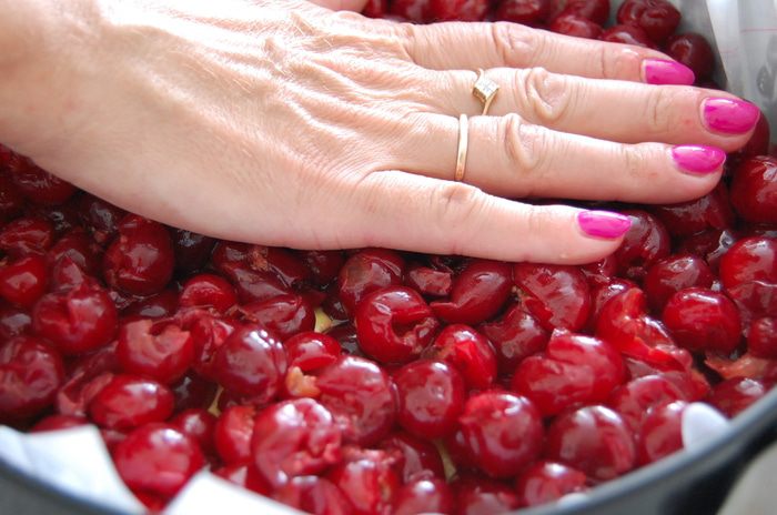 Нежнейший вишневый пирог