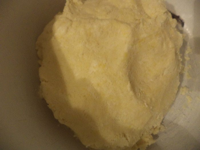 Пирожные из песочного теста с сухофруктами