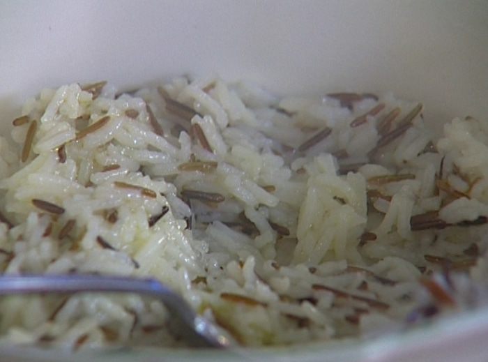 Рис с зеленью и орехами