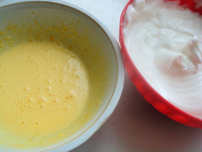 Ореховый торт с карамелизированными яблоками