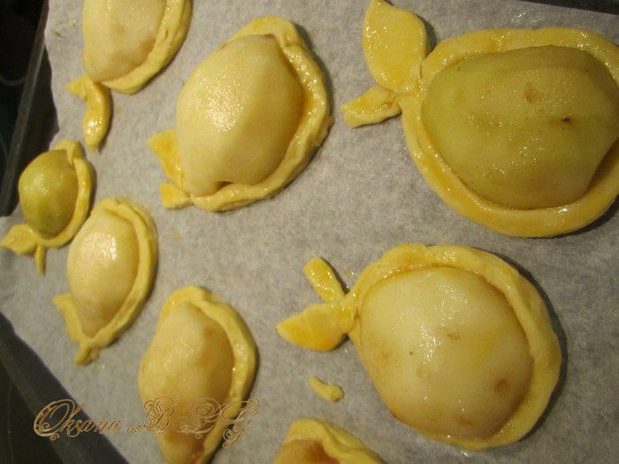 Груши с творожным кремом на тесте