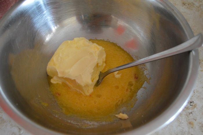 Сдобный пирог с вишнями и маком