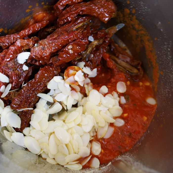 Феттучине с цукини и песто из вяленых томатов