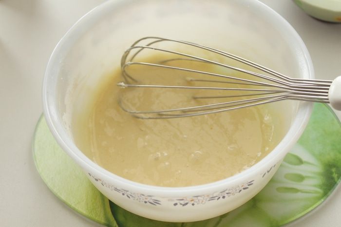 Мини-торт из черемуховых оладий с брусничным курдом