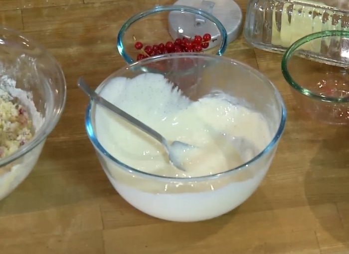 Маффины с красной смородиной 