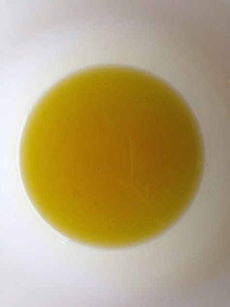 Капустный салат с черешней и яблоком