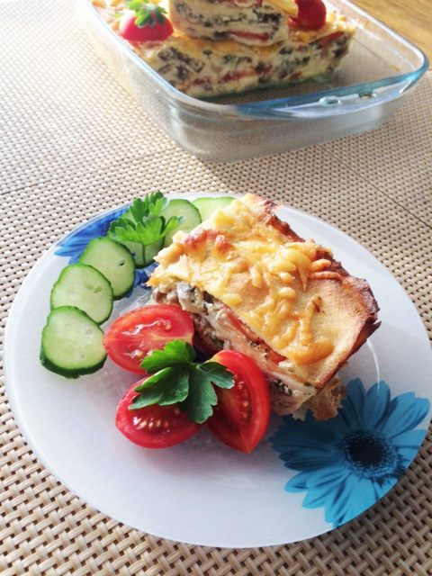 Блинная запеканка с грибами