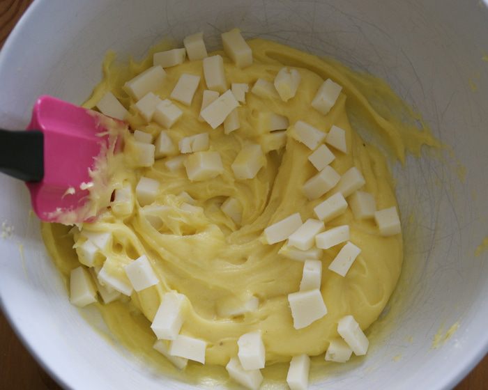 Заварной пирог с сыром и ветчиной