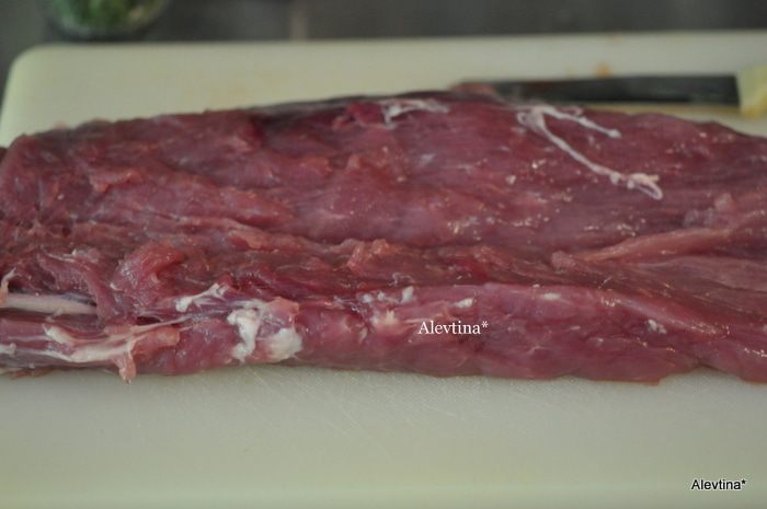 Свинина с начинкой из лука и чеснока