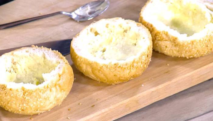 Яйца с семгой, запеченные в корзинках 