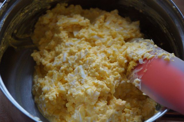 Помидоры, фаршированные еврейским салатом