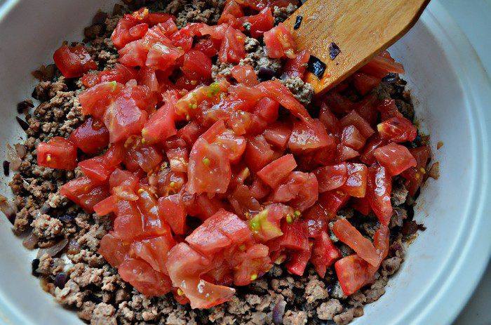 Перцы, фаршированные фаршем, булгуром и сулугуни