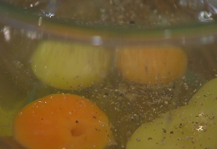 Фриттата с тунцом, кабачком и сладким перцем 