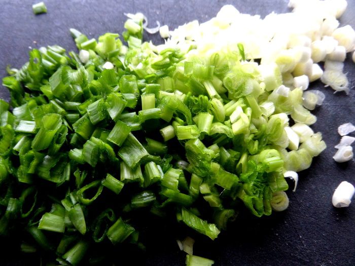 Дрожжевые блины с луково-сырной начинкой