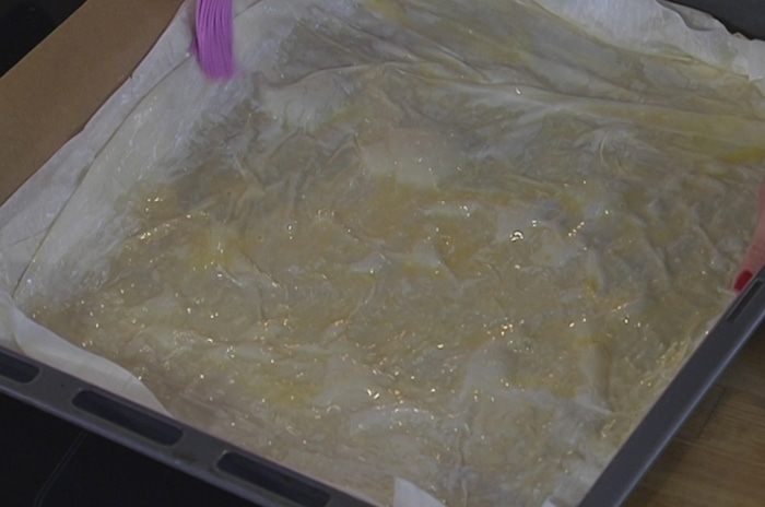 Штрудель с запеченным красным перцем и луком-пореем