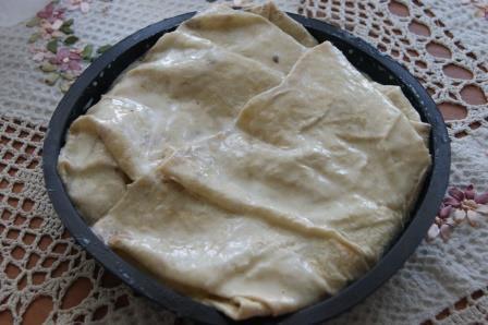 Быстрый пирог из лаваша с сыром и зеленью