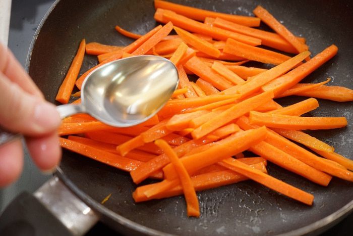 Завитушки из куриного филе с морковью и сельдереем