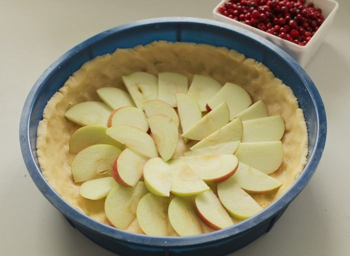 Бруснично-яблочный пирог со сливочным сыром