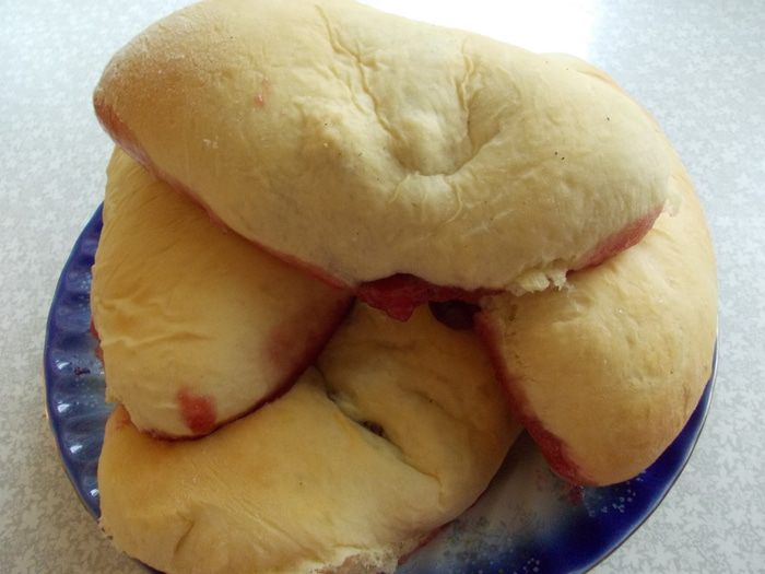 Пирожки с вишней 