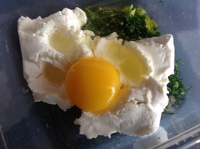 Рулеты из индейки с творогом и зеленью