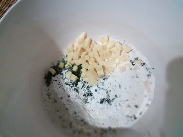 Закусочные маффины в стаканчиках из чоризо-салями