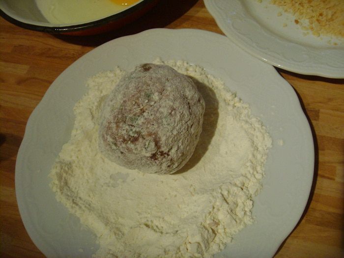 Яйца во фритюре по-шотландски