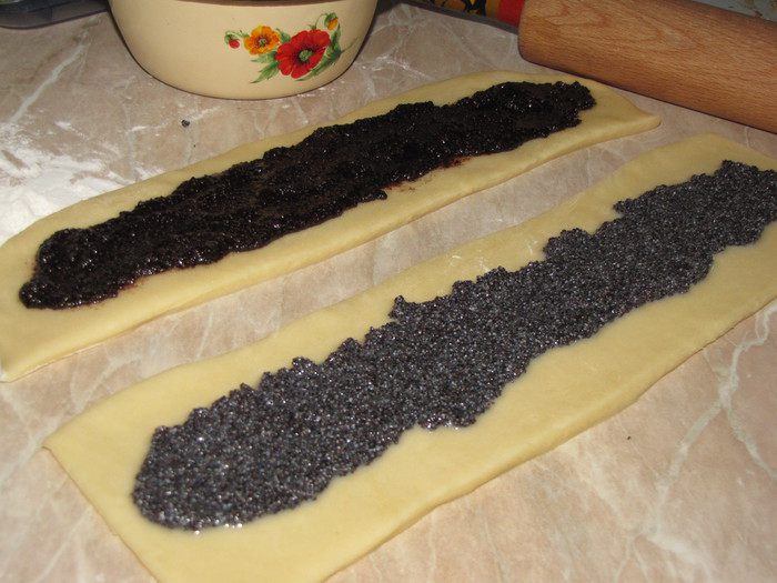 Улитка с маком и сливами