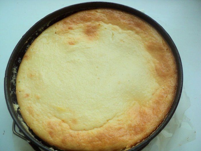 Творожник с абрикосами и вишней