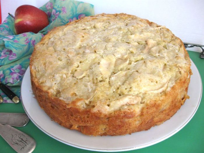 Шарлотка с яблоками