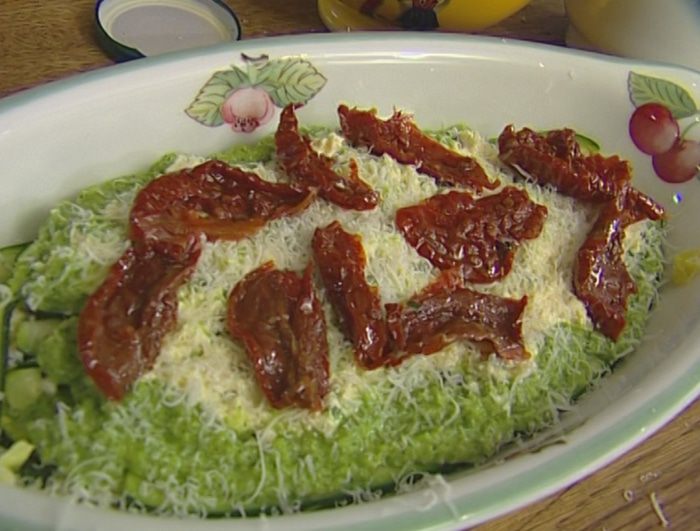 Лазанья из цукини с рикоттой и соусом песто