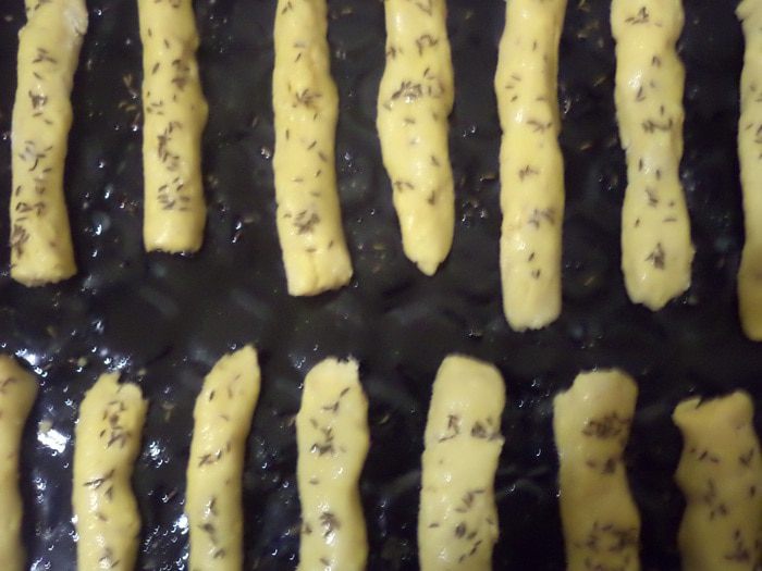 Сырные палочки с тмином