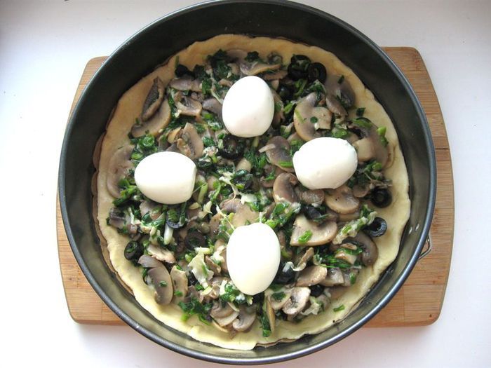 Пирог с яйцами и грибами