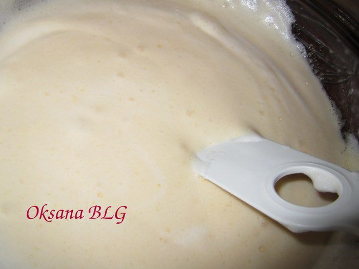 Двухцветный бисквитный торт..