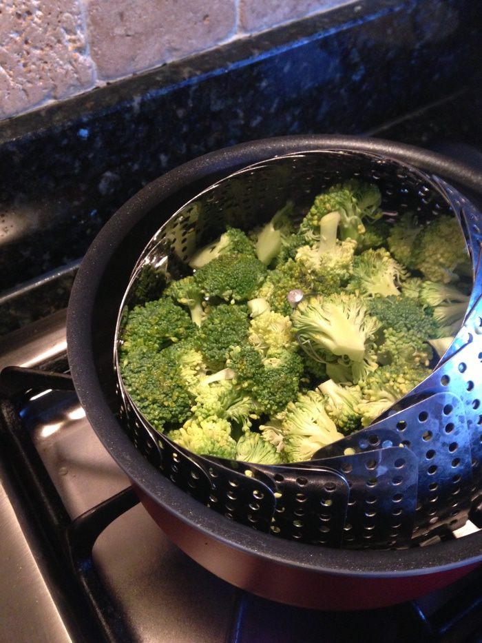 Макароны с лососем и брокколи