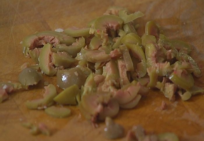 Сырные оладьи с беконом и помидорами 