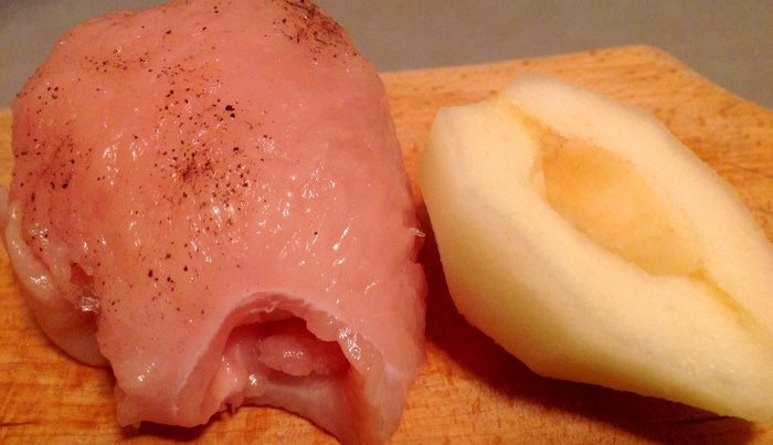 Куриный рулет с грушей