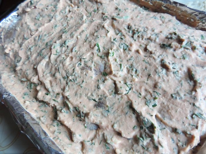 Куриные рулетики со шпинатом под сметанно-томатным соусом