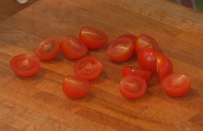 Паста с помидорами черри и красным песто 