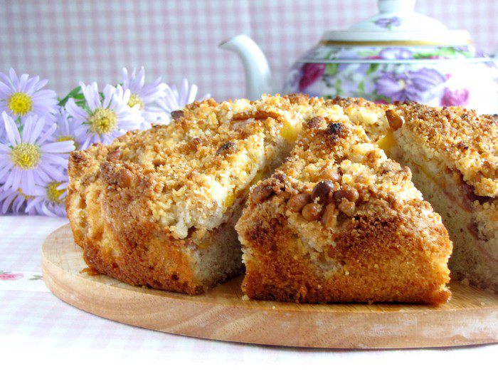 Миндальный пирог с персиками и штрейзелем