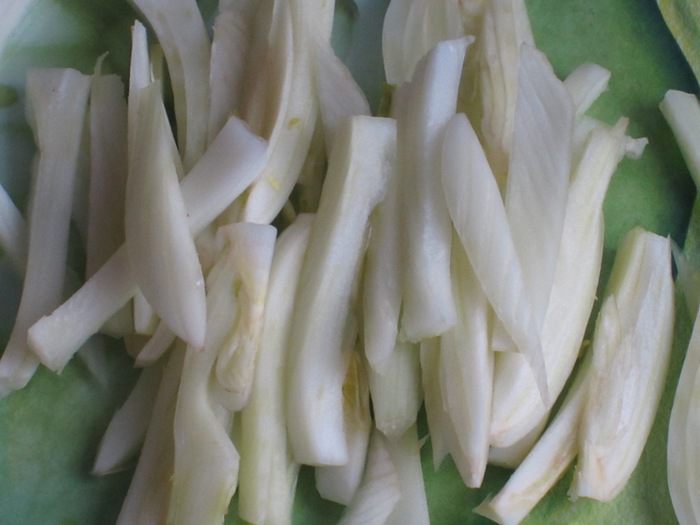 Морской окунь с фенхелем