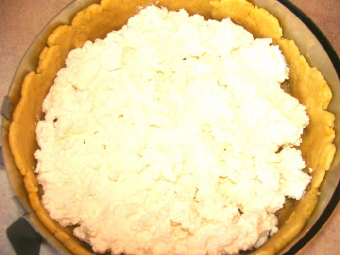 Киш &amp;quot;Сети Купидона&amp;quot; из лимонного теста с рикоттой, моцареллой и черри в беконе